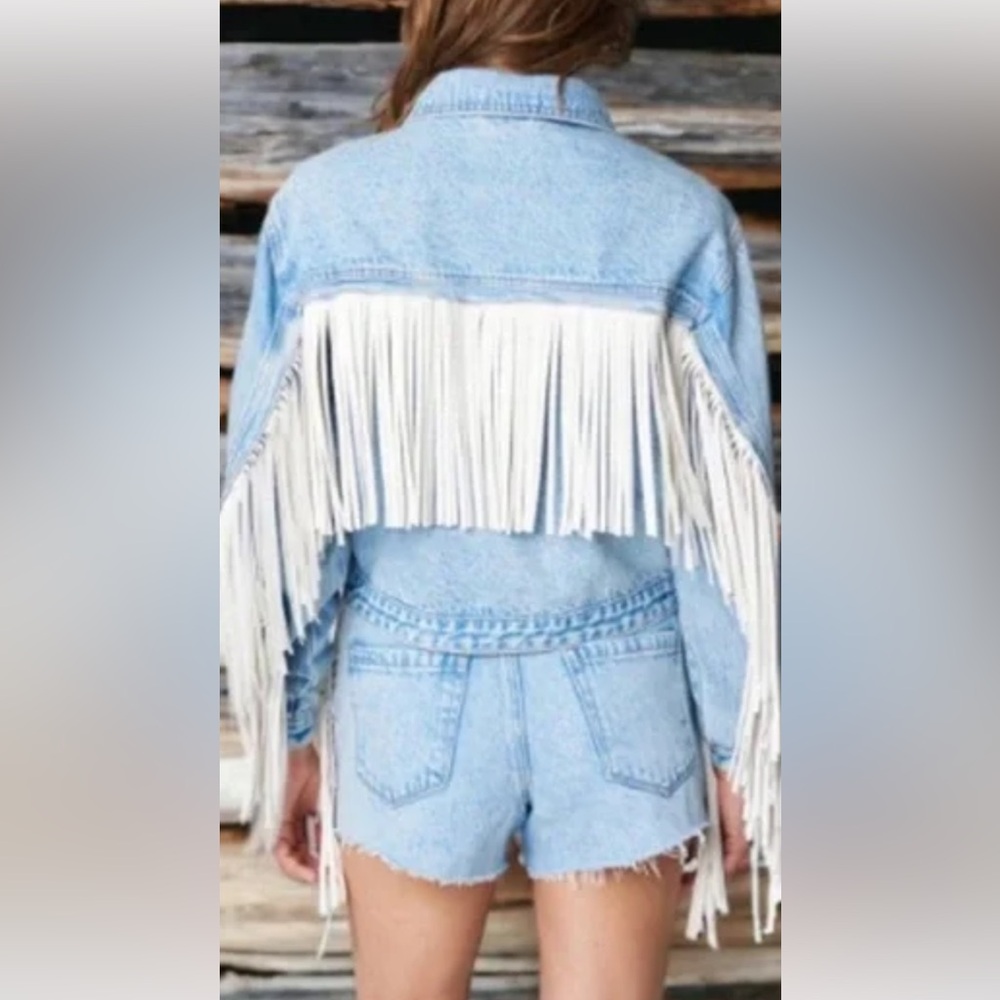 NWT Vigoss Light Wash Western Cowgirl Jean Jacket with White Fringe. Sz XL